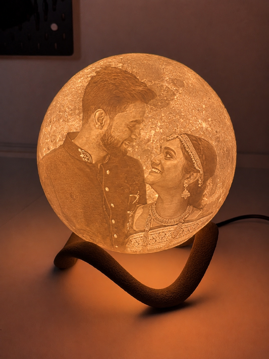 Personalized Lithophane Moon Lamp | Custom 3D-Printed Photo Night Light with Modern Stand