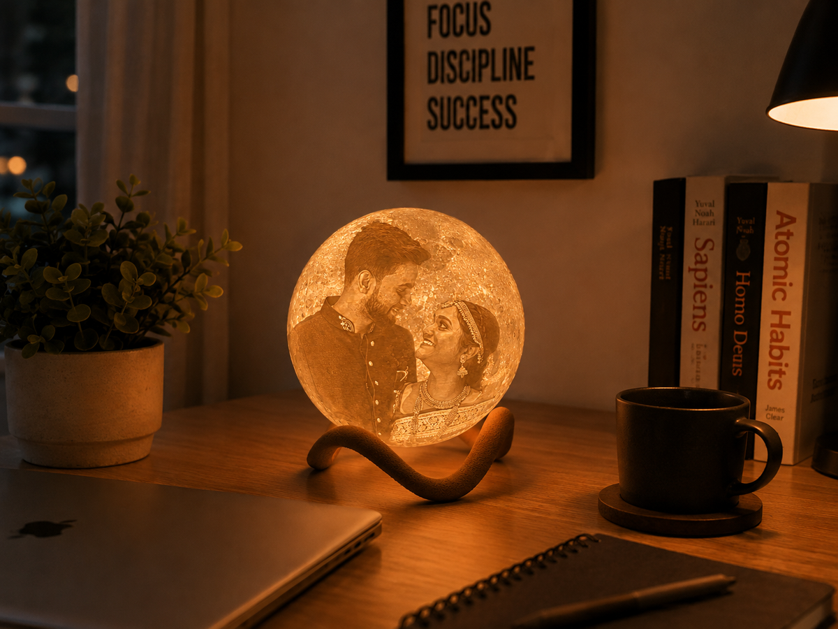 Personalized Lithophane Moon Lamp | Custom 3D-Printed Photo Night Light with Modern Stand